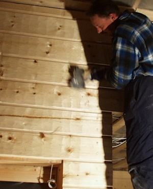 Sein&auml;n pesemist&auml; kirveell&auml;.